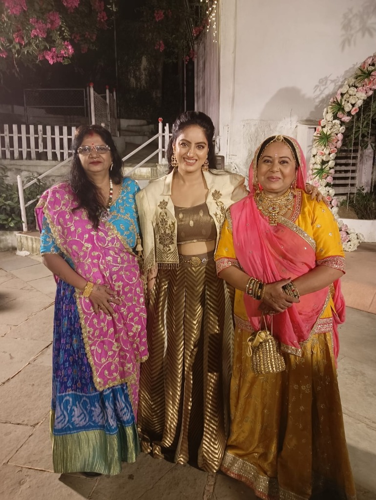 Dr. Hina Vijay Oza with Deepika Singh & Neelu Vaghela - 'Diya Aur Baati Hum' Popular Serial Team